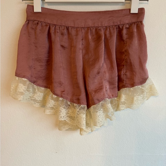 Vintage lace trim shorts - Picture 2 of 7